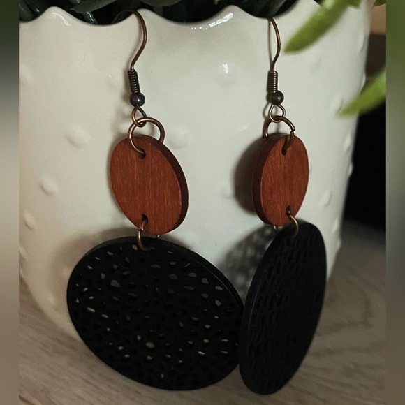 HANDMADE Elegant Black and Brown Earrings - Picture 1 of 1